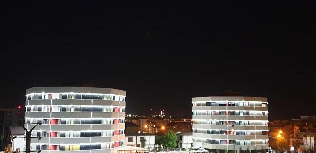 Donny Luxury Apartment Năvodari Buitenkant foto